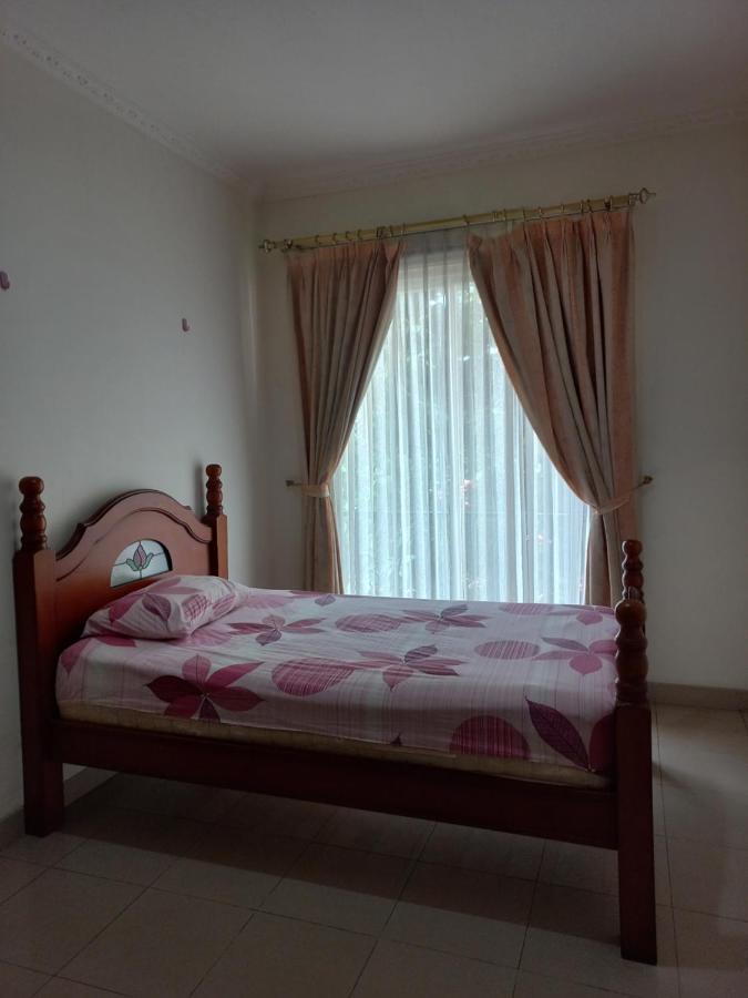 Margot Apartment Pondok Indah Джакарта Екстериор снимка