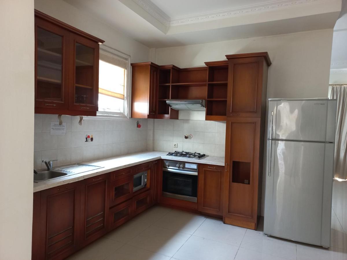 Margot Apartment Pondok Indah Джакарта Екстериор снимка